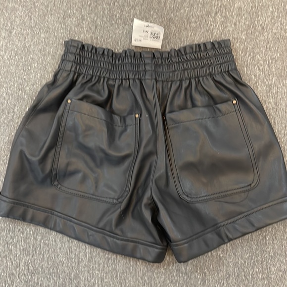 Shorts - Picture 2 of 3